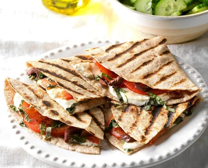 Bánh mì kẹp Quesadilla nướng phô mai mozzarella kiểu Mexico