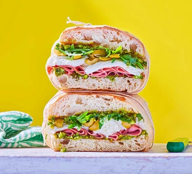 Bánh mì Ciabatta kẹp mortadella phô mai mozzarella Putino và sốt pesto hạt dẻ cười 1-Putino-Food Bánh mì Ciabatta kẹp mortadella phô mai mozzarella Putino và sốt pesto hạt dẻ cười