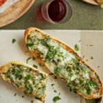 Bánh mì bơ tỏi phô mai mozzarella Putino