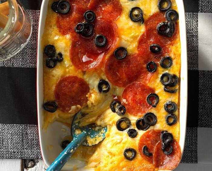Bánh phô mai mozzarella sốt mayonnaise cùng pepperoni