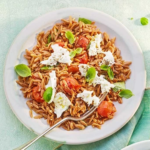 Orzo nướng với cà chua bi và phô mai mozzarella Putino