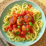 Thịt viên gà chanh húng quế sốt cà chua với phô mai mozzarella Putino
