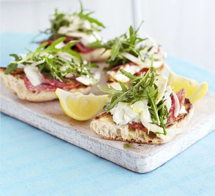 Bánh Ciabatta Phô Mai Mozzarella Putino và Salami