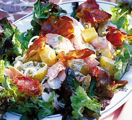 Salad Cá Hồi và Prosciutto Giòn