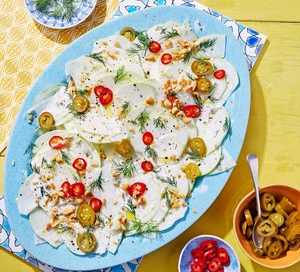 Salad Kohlrabi với Nước Sốt Jalapeño Ngâm Chua Cay Nồng