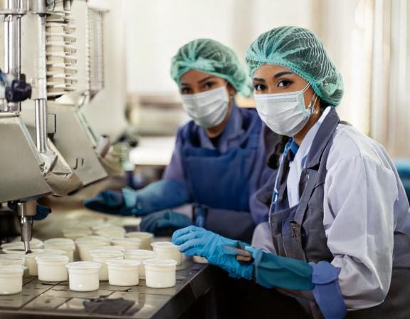 Firefly female workers are producing yogurt 32934-Putino-Food