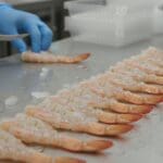 Hình ảnh gia công tôm xẻ bướm