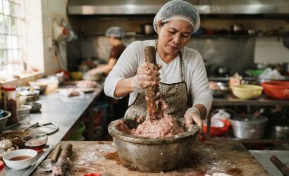 Gia công quết Giò Sống (Mọc heo): Nhẵn mịn, dẻo dai tự nhiên 2-Putino-Food Hình ảnh gia công quết giò sống